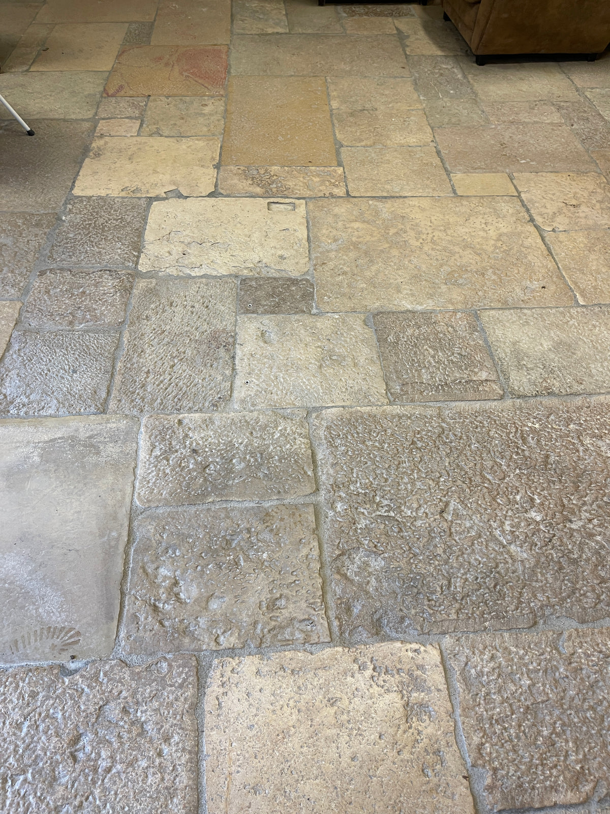 Reclaimed Dalle de Bourgogne French Limestone, view 2